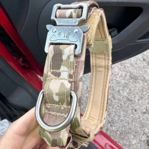 Asiakkaalta J****n saadun taktisen koulutuskoiran kaulapannan metallisoljella.