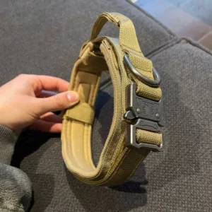 Asiakkaalta S***e saatu taktinen koiran panta metallisoljella.