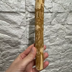 Asiakkaalta F*****m saadun koiran puisen purutikun lelu.