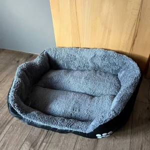Asiakkaalta T*****o saatu pestävä koiranpeti pehmeällä patjalla.